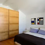 Timeless At The Heart Of The Village Ii Apartman *