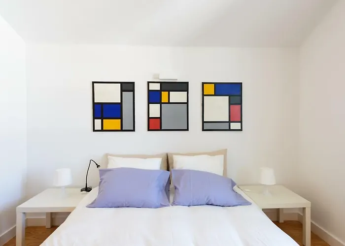 Timeless At The Heart Of The Village Ii 埃里塞拉