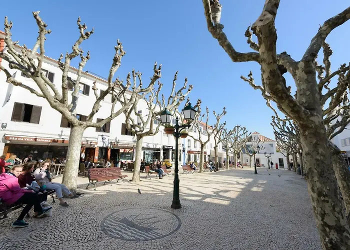 Timeless At The Heart Of The Village Ii *