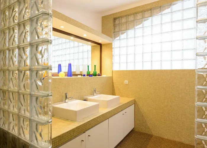 Timeless At The Heart Of The Village Ii 埃里塞拉