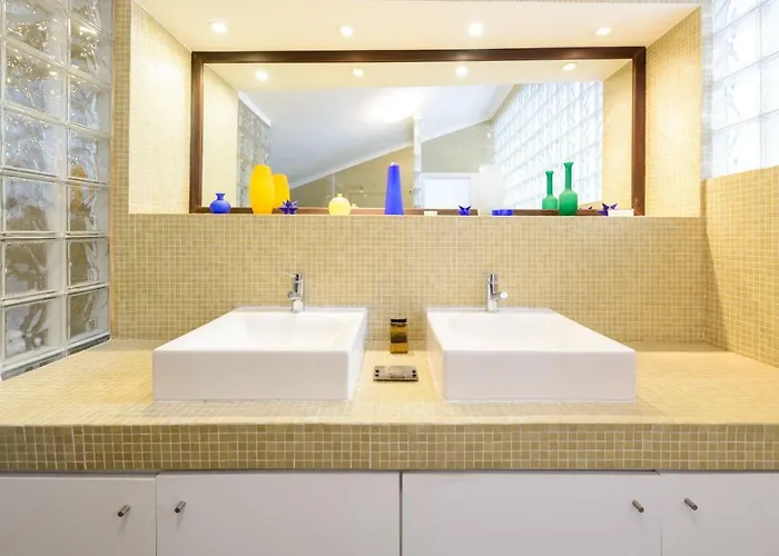 Timeless At The Heart Of The Village Ii *